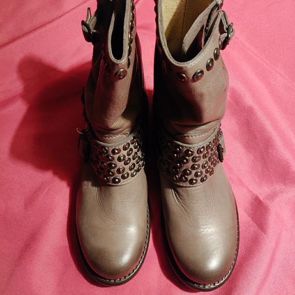 Frye Jenna Studded Short Leather Boots Grey Taupe - Picture 2 of 5